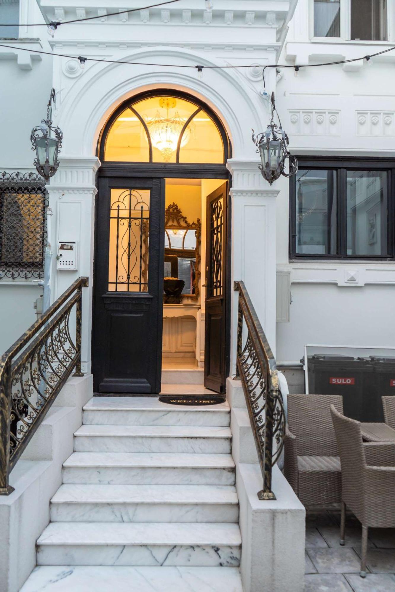 Conacul Coroanei Luxury Boutique Hotel Бухарест Экстерьер фото