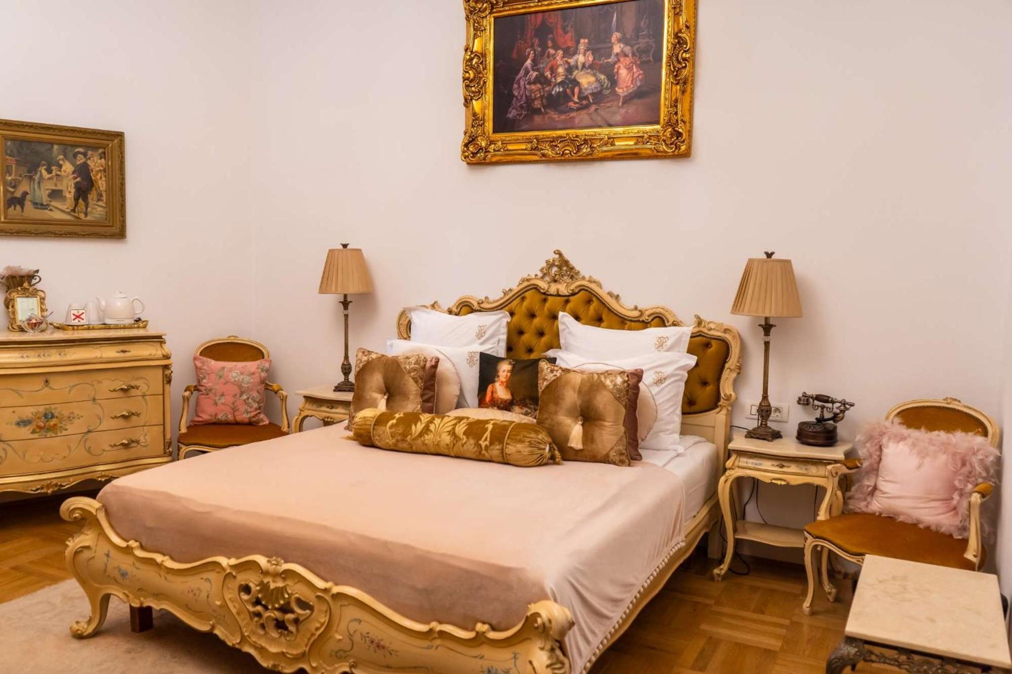 Conacul Coroanei Luxury Boutique Hotel Бухарест Экстерьер фото