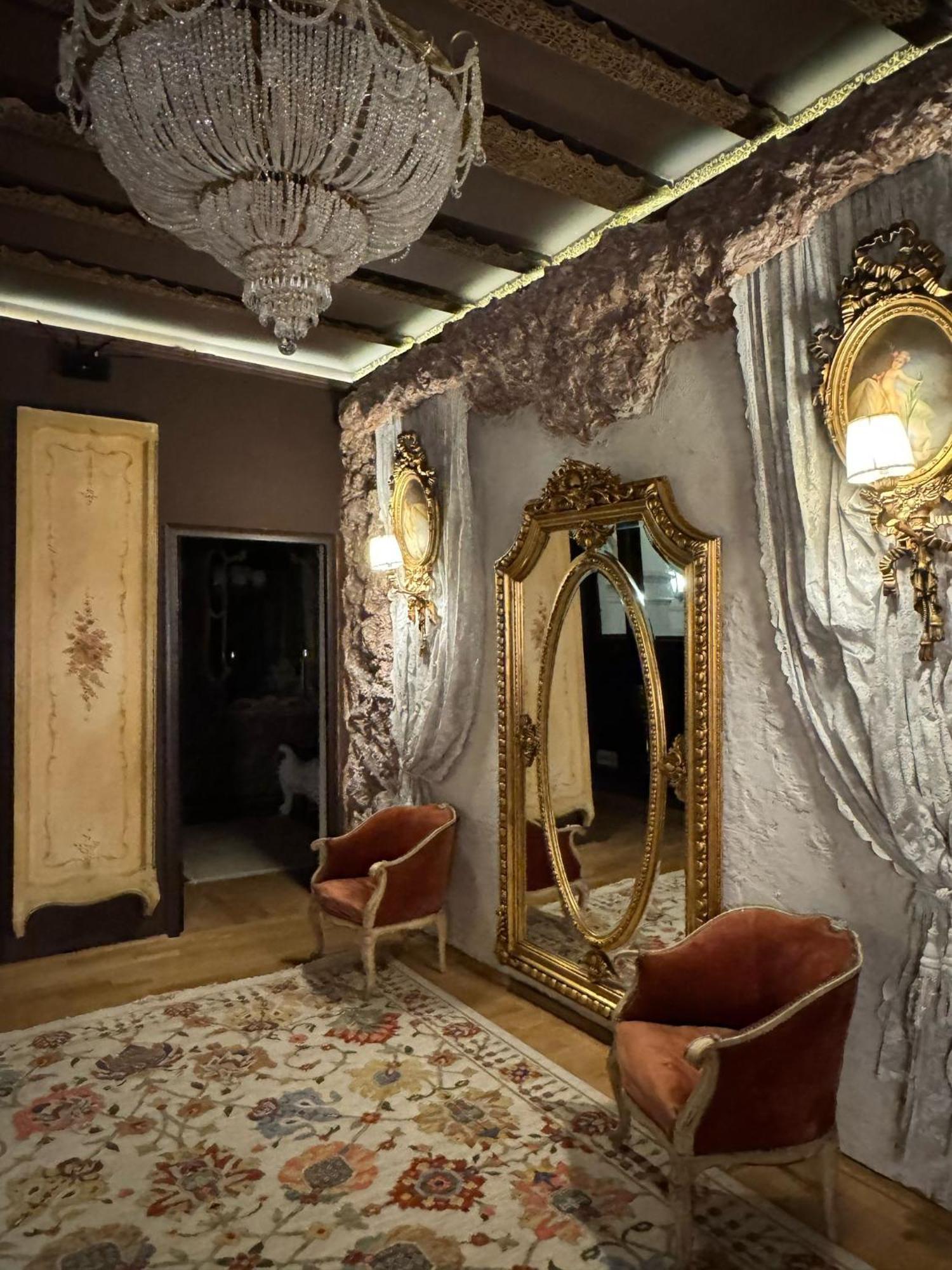 Conacul Coroanei Luxury Boutique Hotel Бухарест Экстерьер фото